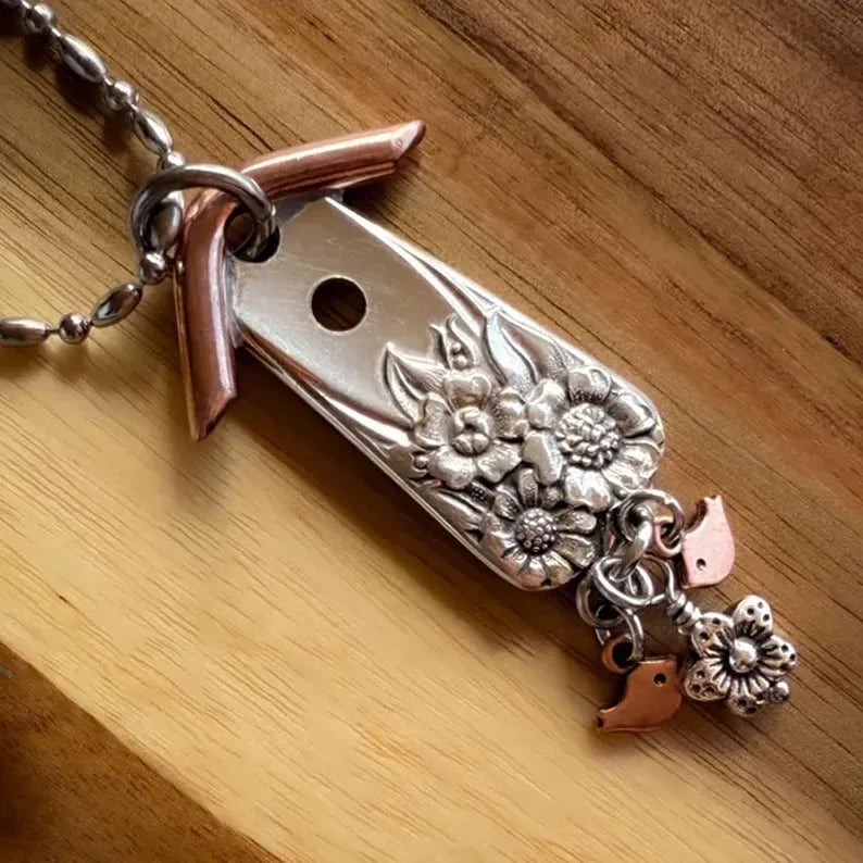 🔥⏰Final 3 Hours: Only $13.99 ✨The 1951 "Magnolia" Birdhouse Necklace