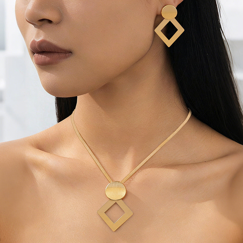 🎁Modern Chic Necklace & Earring Set – Gold finish, geometric design & lightweight – perfect for daily elegance or gifting – includes matching pieces for a polished look 💫