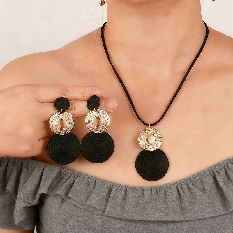 🎁Modern Chic Necklace & Earring Set – Gold finish, geometric design & lightweight – perfect for daily elegance or gifting – includes matching pieces for a polished look 💫