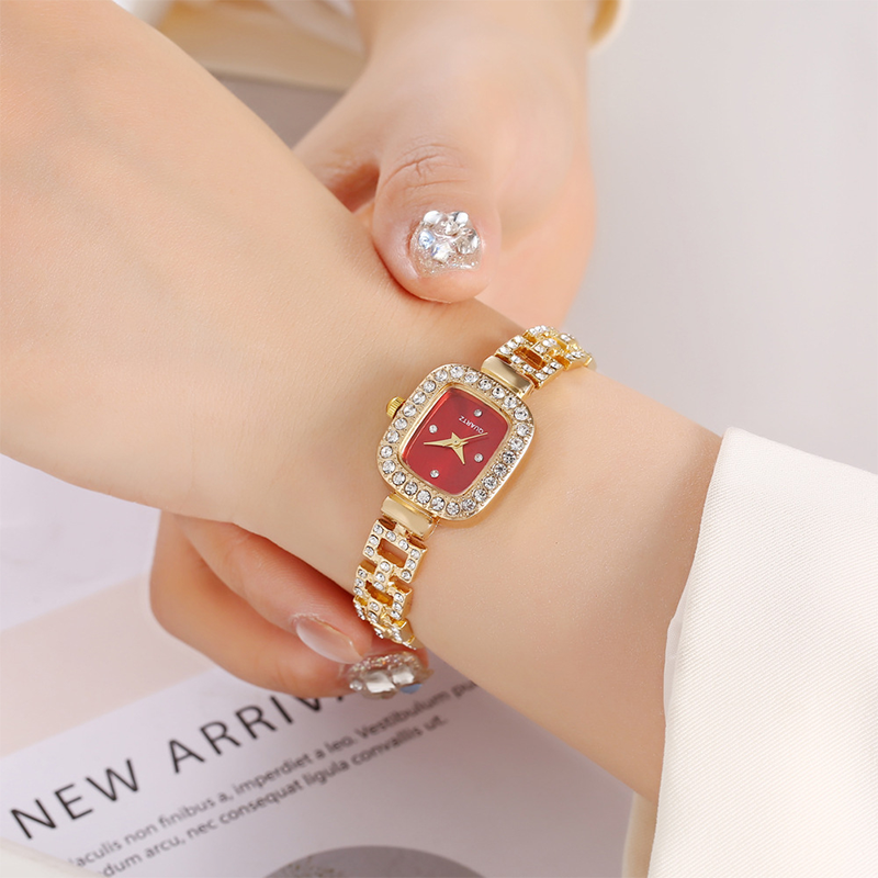 📢📢49% OFF !! ⏰Women Drawstring Bracelet Watch Square Quartz